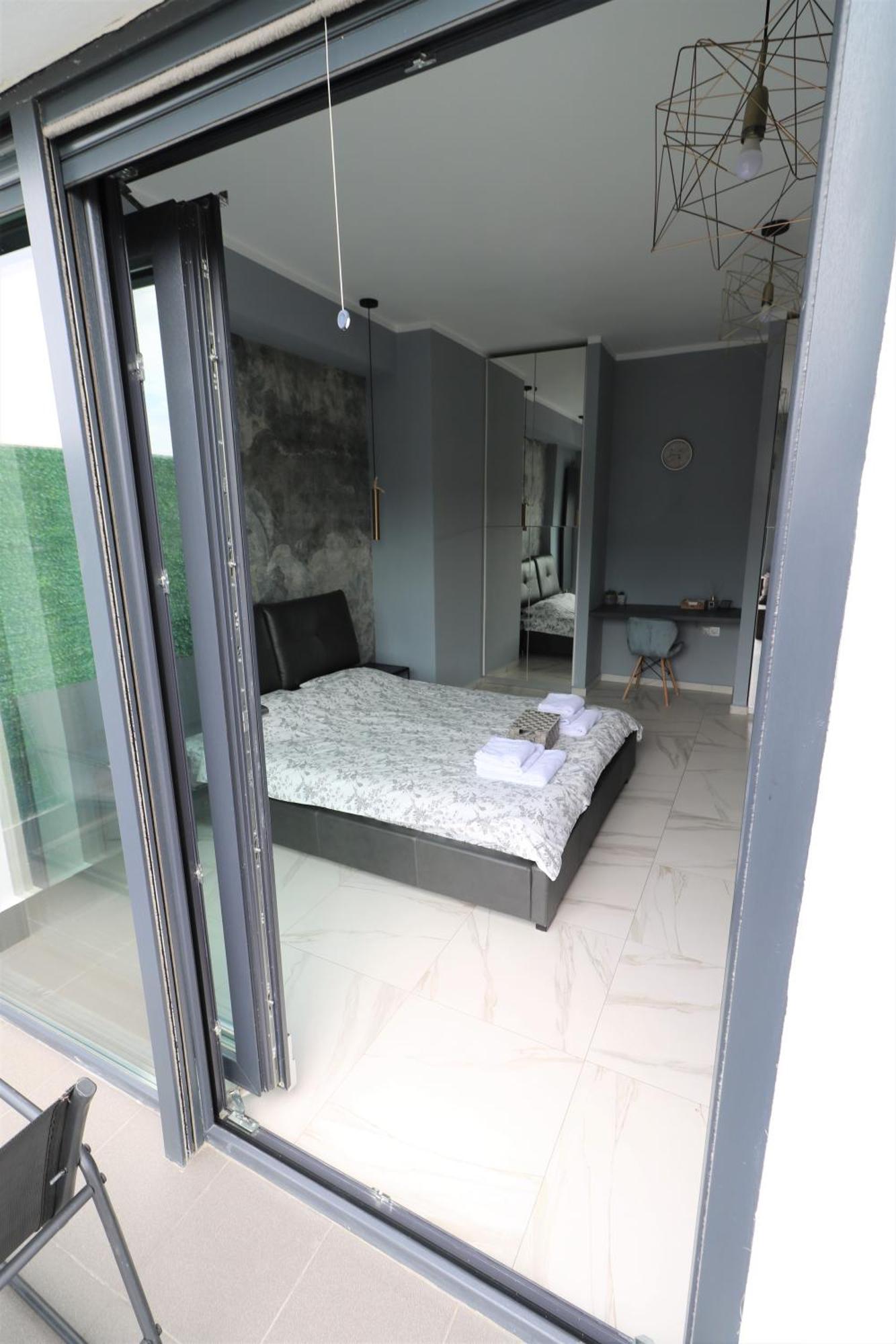 Appartamento Deluxe Skyline Retreat - Old Town Bucarest