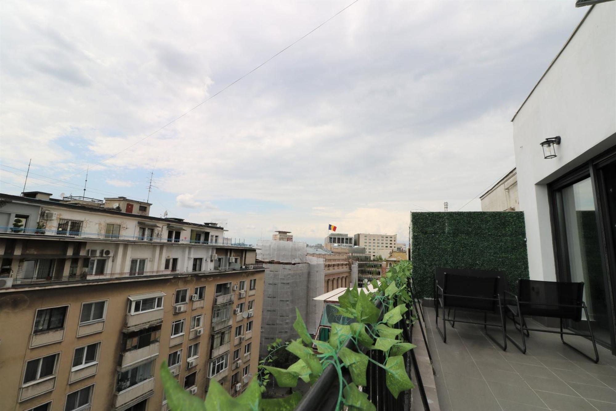 Deluxe Skyline Retreat - Old Town